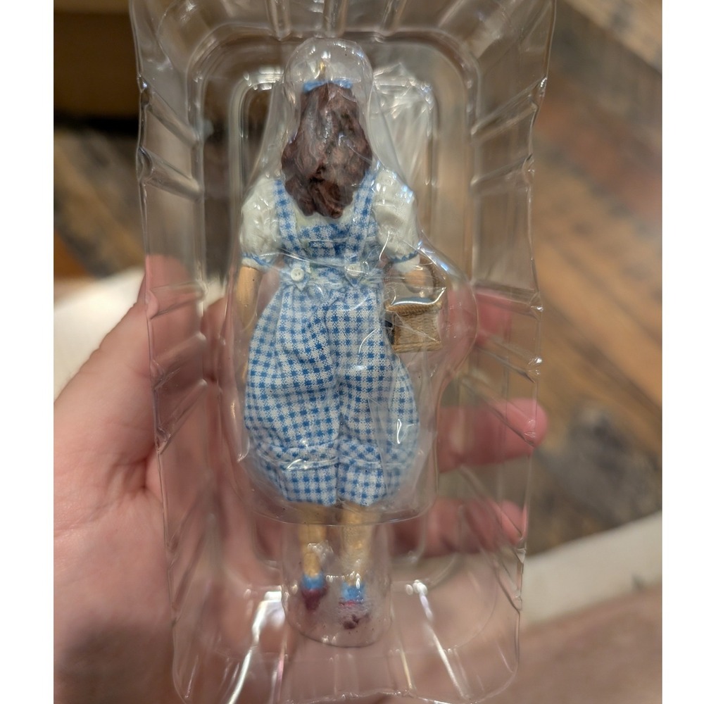 Hallmark Keepsake 2007 Dorothy Gale The Wizard of Oz Christmas Ornament - Picture 3 of 4